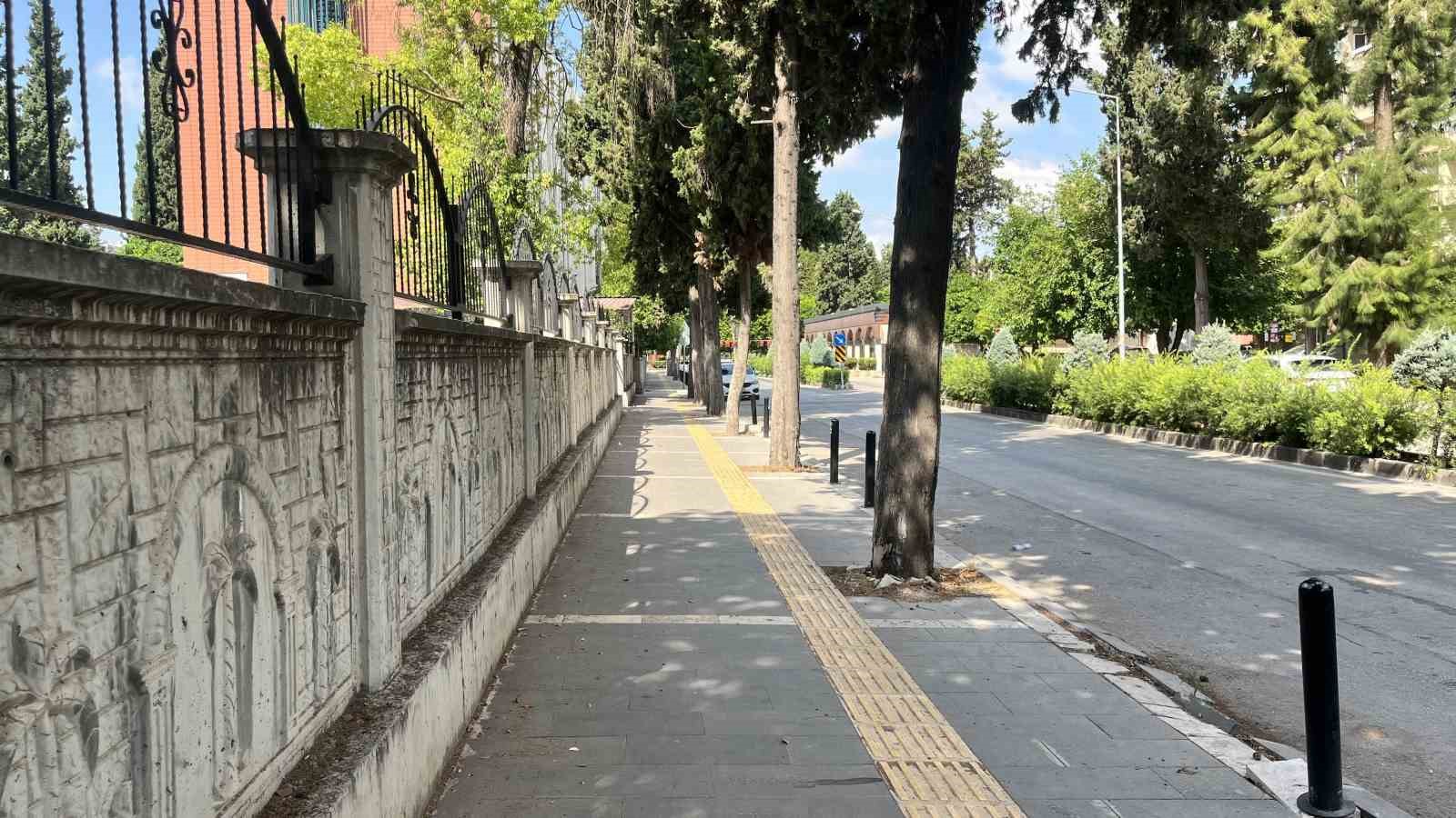 Adanalılar sıcaktan kaçtı, cadde ve sokaklar boş kaldı