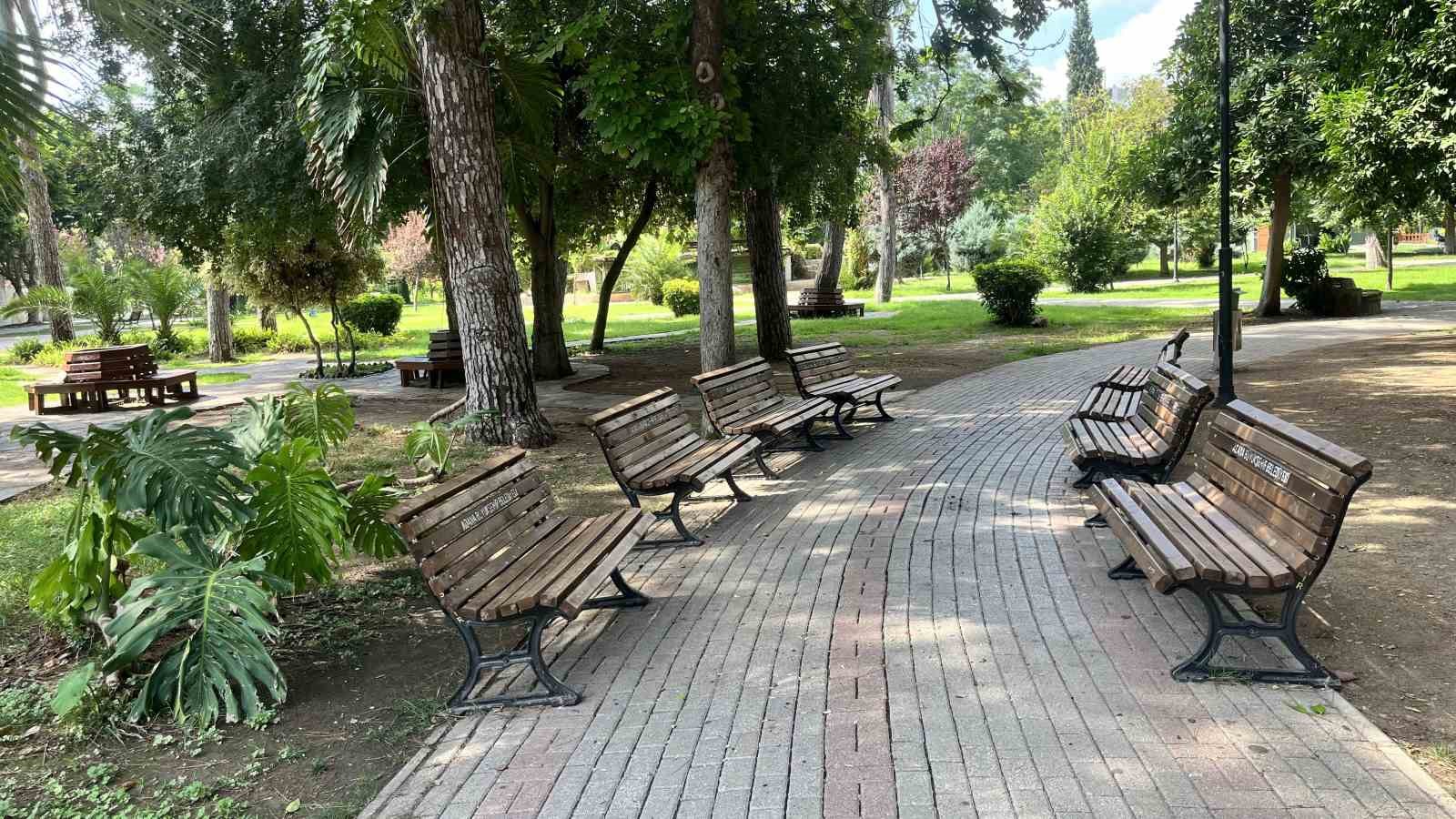 Adanalılar sıcaktan kaçtı, cadde ve sokaklar boş kaldı