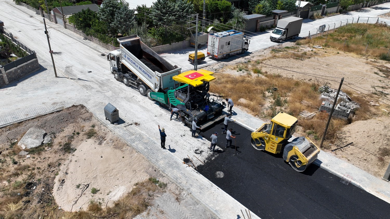 Asfalt sezonunda Selçuklu’nun yol konforu artmaya devam ediyor