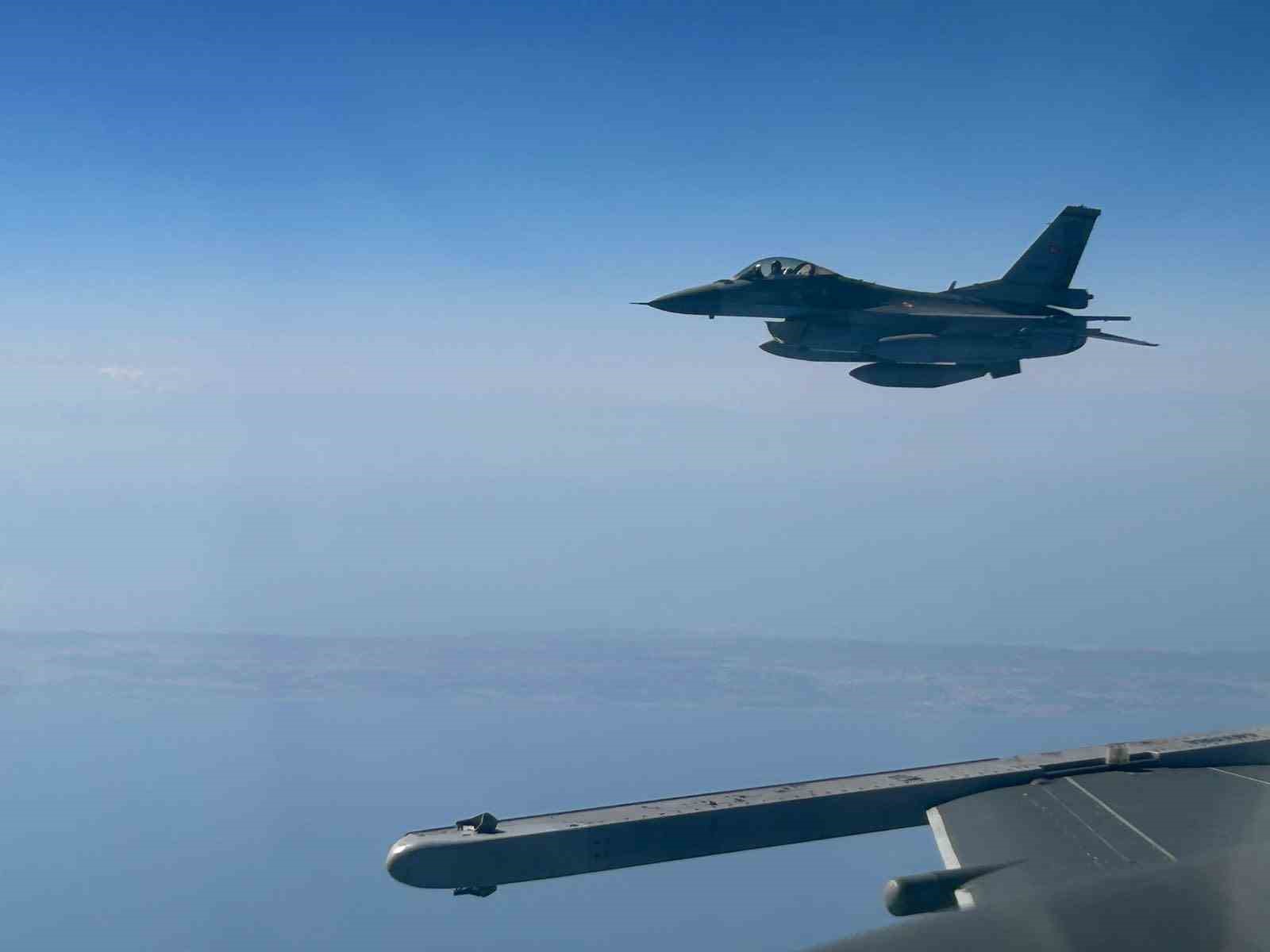 Türk Hava Kuvvetleri’nden Kıbrıs Adası’nın güneyinde eğitim uçuşu