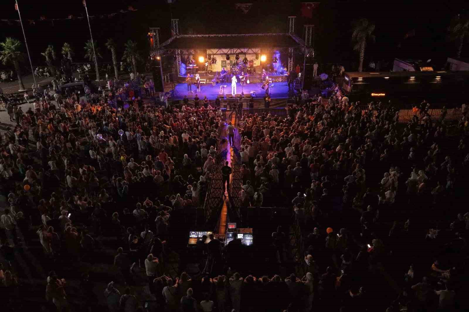 Aliağa Sanat Günleri, Şakran Zeytin ve Deniz Festivali ile başladı