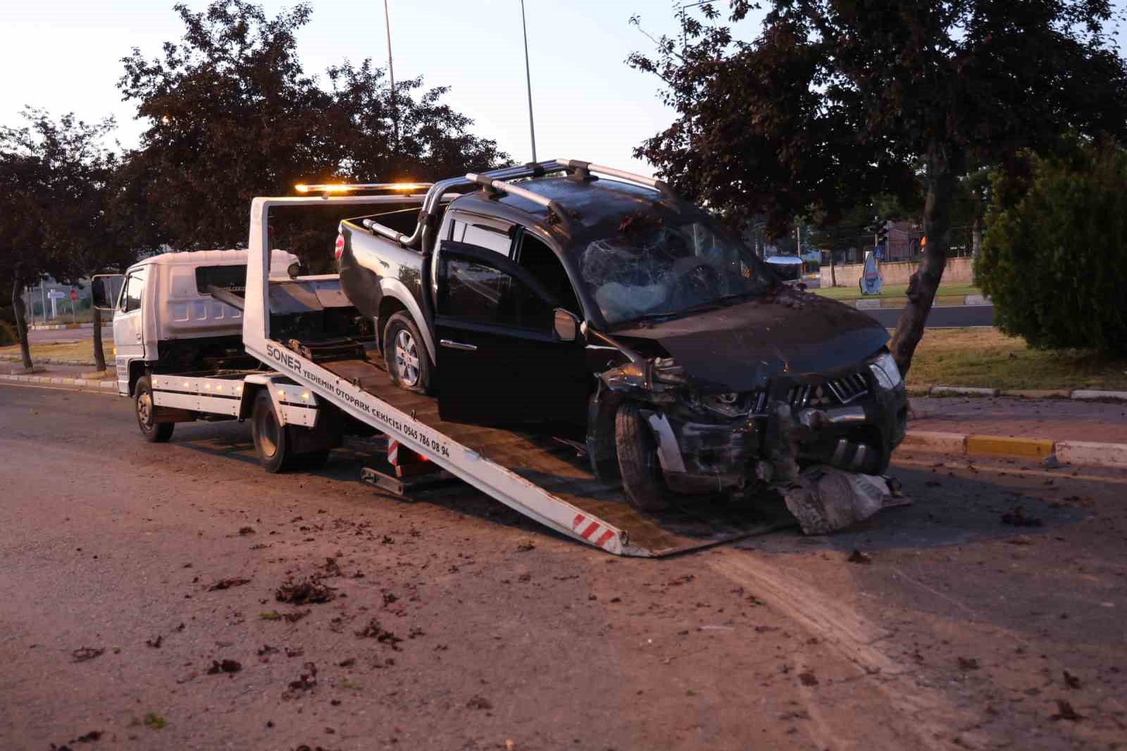 Alkollü ve ehliyetsiz sürücü duvara çarparak durabildi: 1 yaralı
