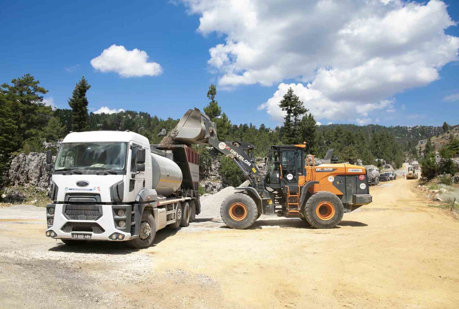 Gülnar’da yarım asırlık yol sorunu çözüldü