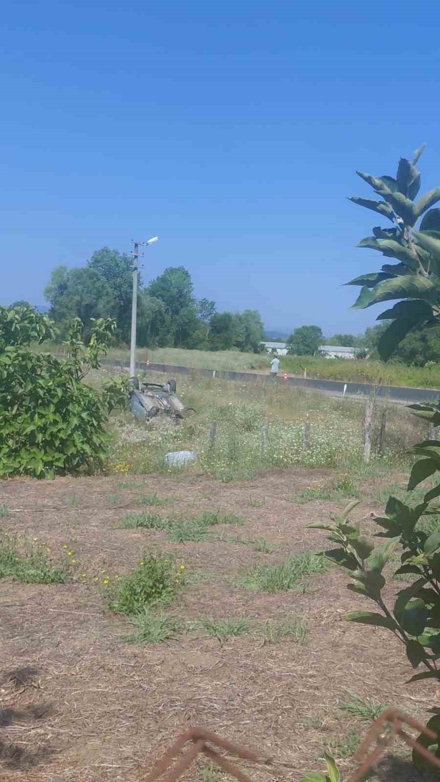 "Kavşak hatası" kazaya neden oldu: Takla atan otomobil araziye uçtu