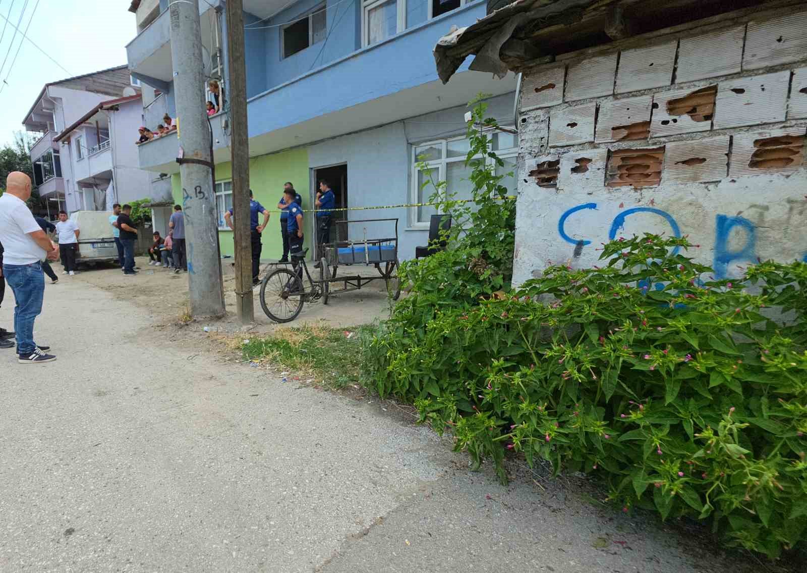 İnşaat işçisi evde kaldığı arkadaşını yanlışlıkla silahla vurarak öldürdü