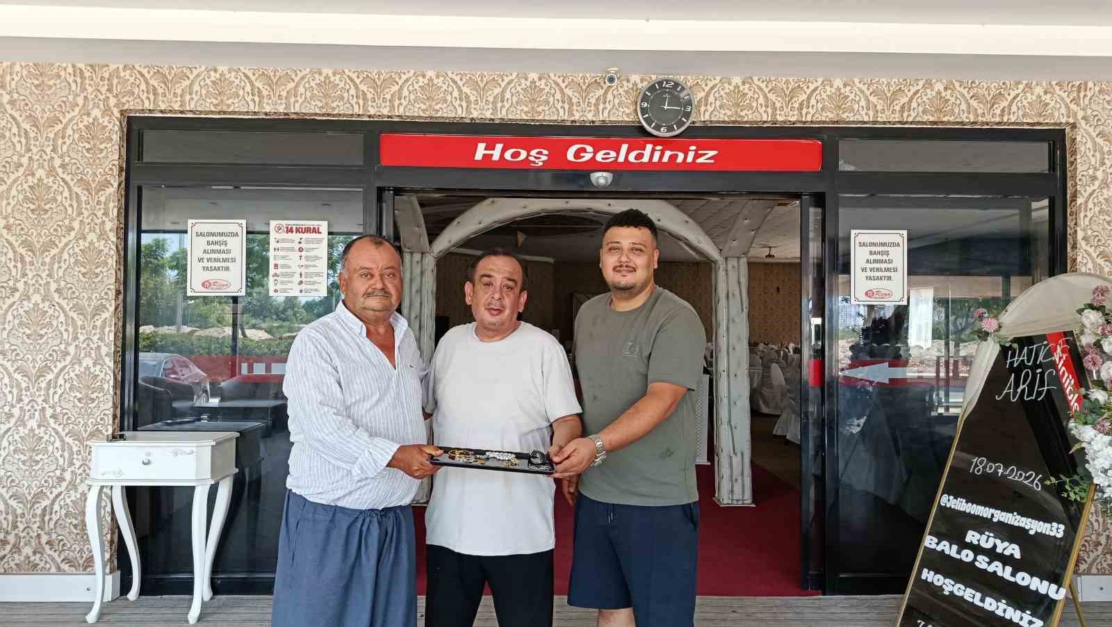 Düğün salonunda bulunan 30 bin TL değerindeki takılar sahibine ulaştırıldı