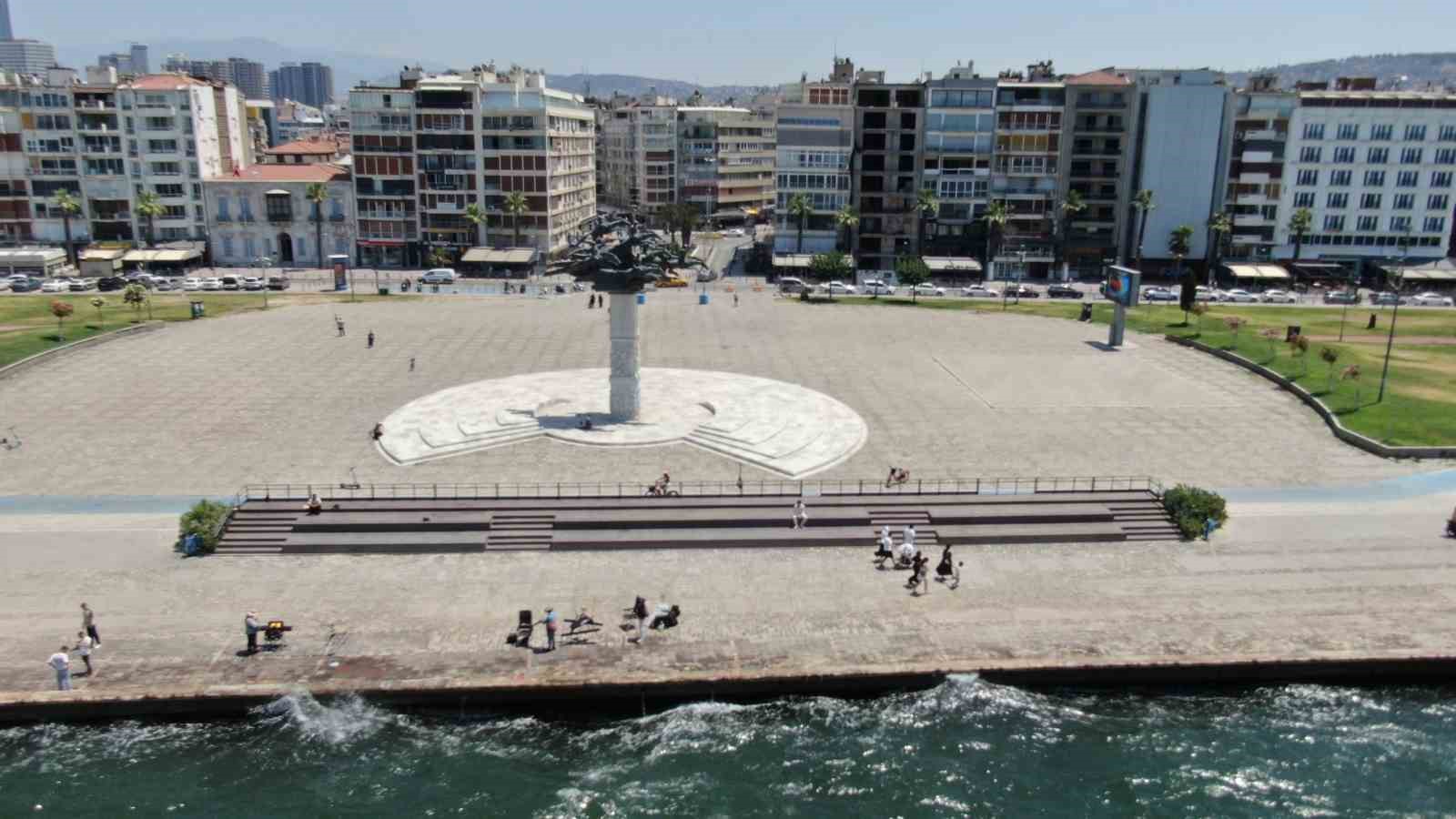 İzmir Kordon’da ’sıcak’ sessizlik