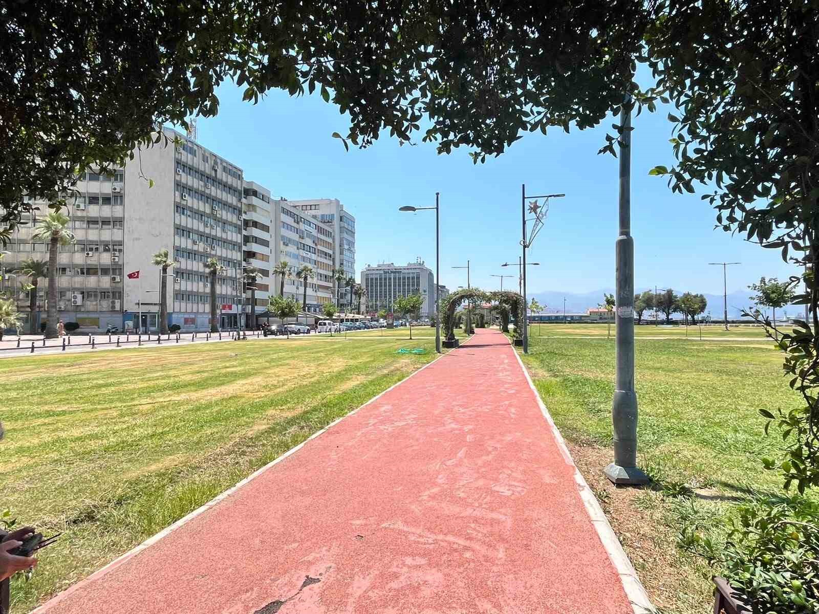 İzmir Kordon’da ’sıcak’ sessizlik