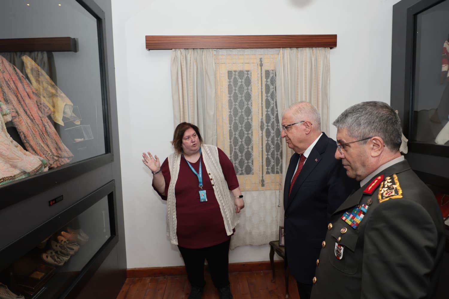 Milli Savunma Bakanı Güler, Barbarlık Müzesi’ni ziyaret etti