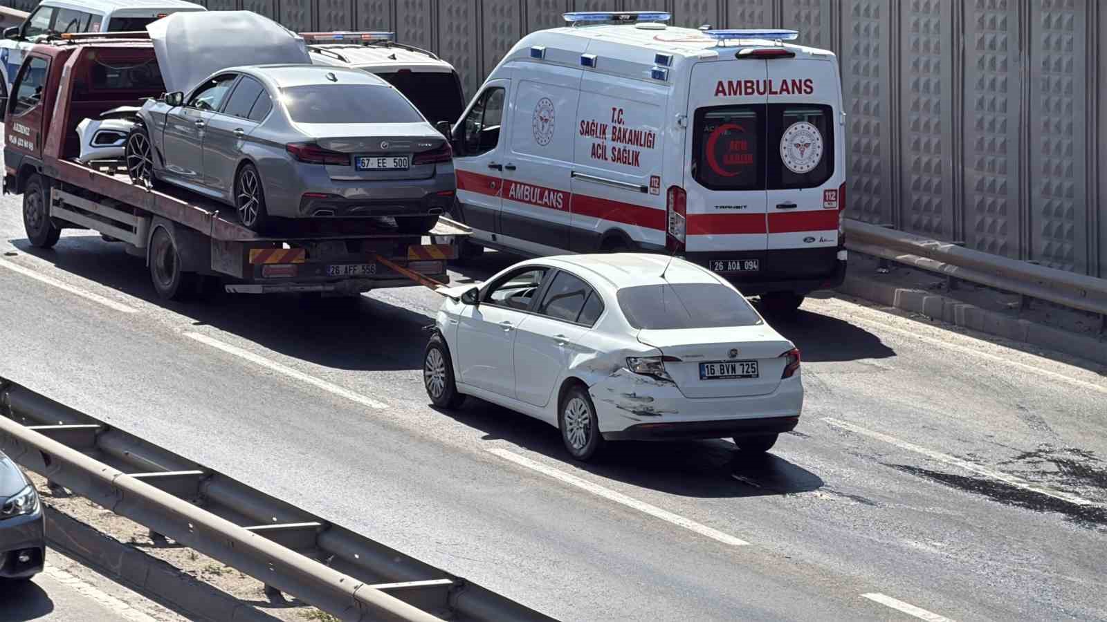 Çevre Yolu’nda 3 aracın karıştığı zincirleme kaza: 2 yaralı
