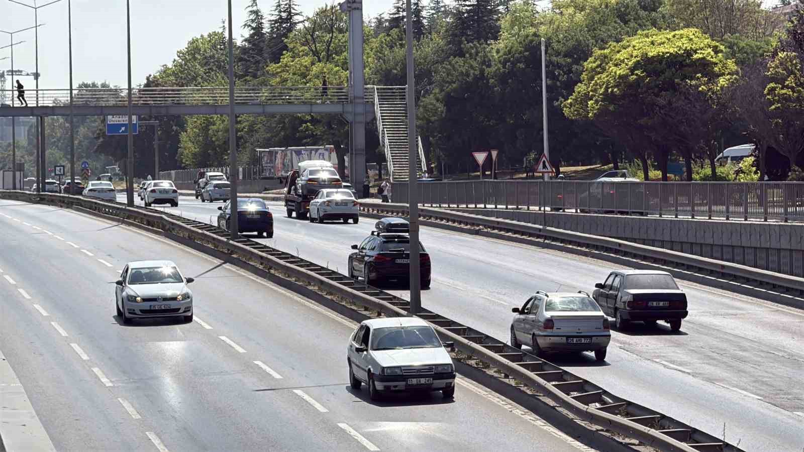 Çevre Yolu’nda 3 aracın karıştığı zincirleme kaza: 2 yaralı