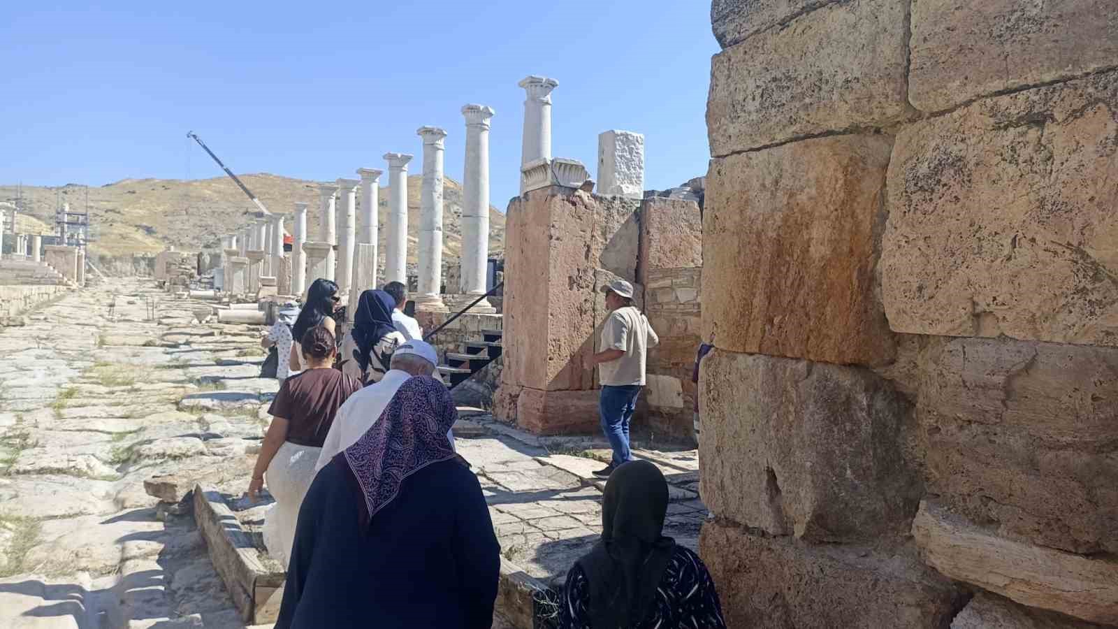 Denizli Büyükşehirden yerli turistlere ücretsiz gezi hamlesi
