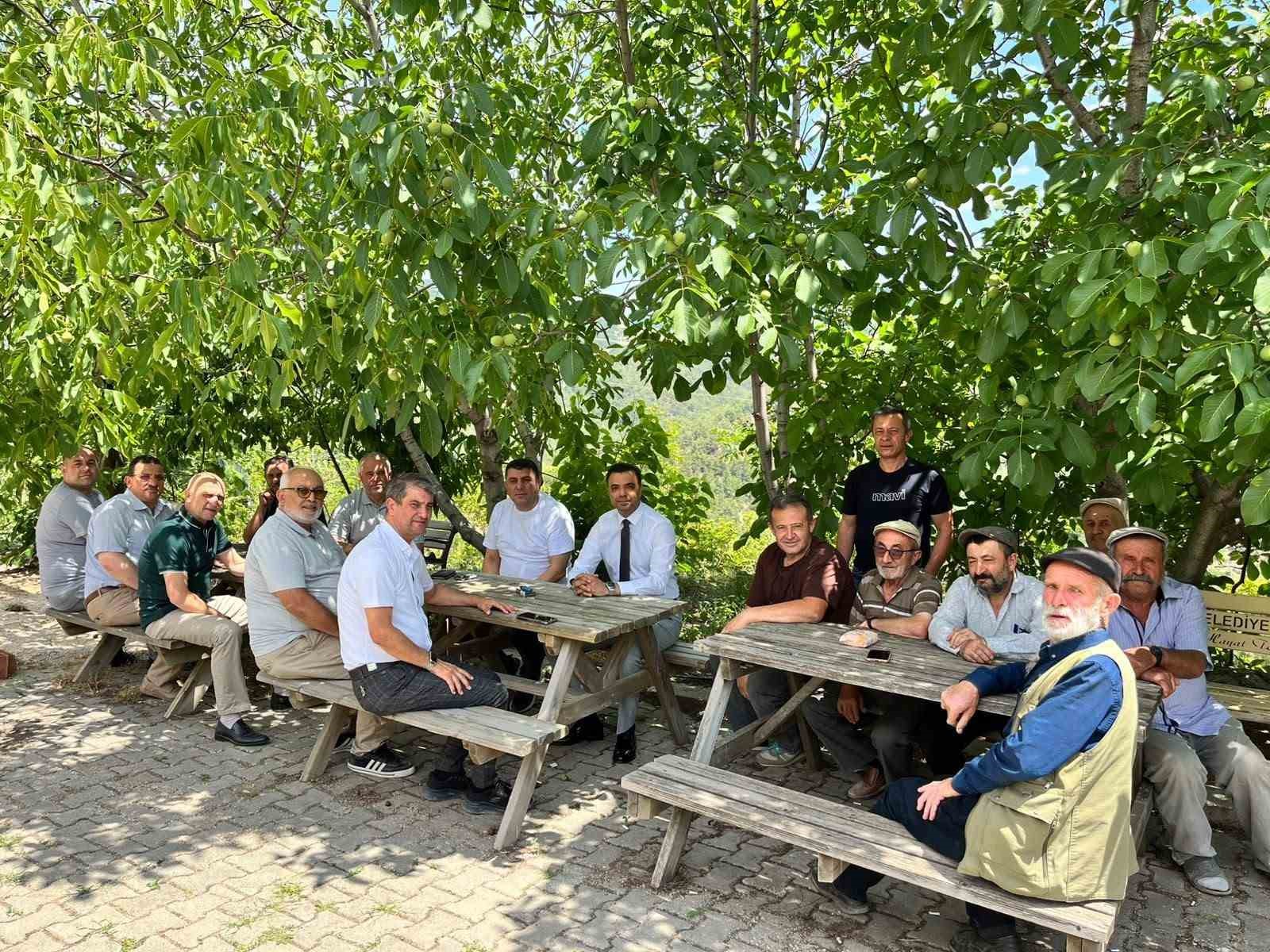 Köylerde parke taşı döşeme çalışmaları sürüyor