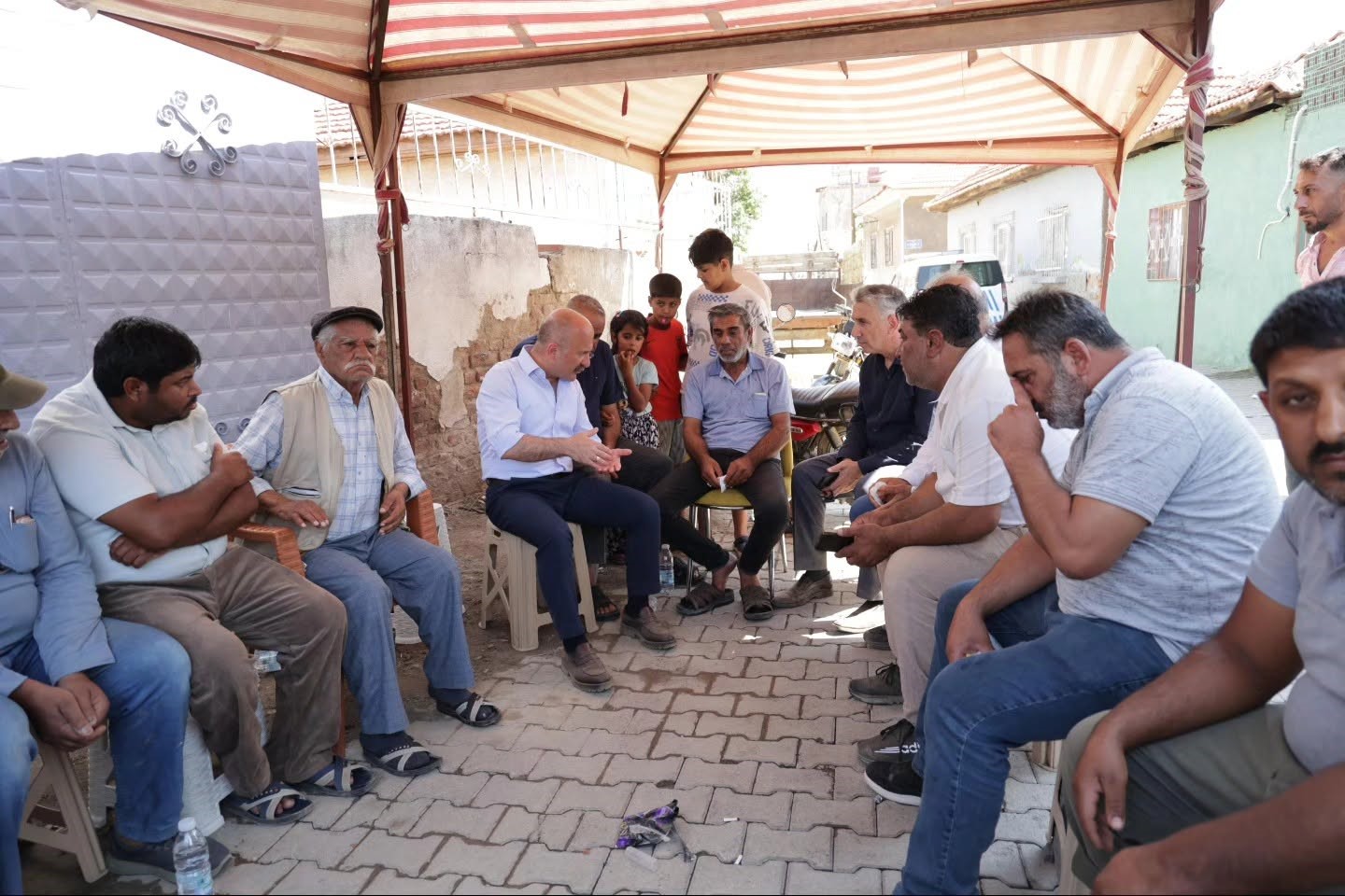 Vali Varol, acılı ailelerle görüştü