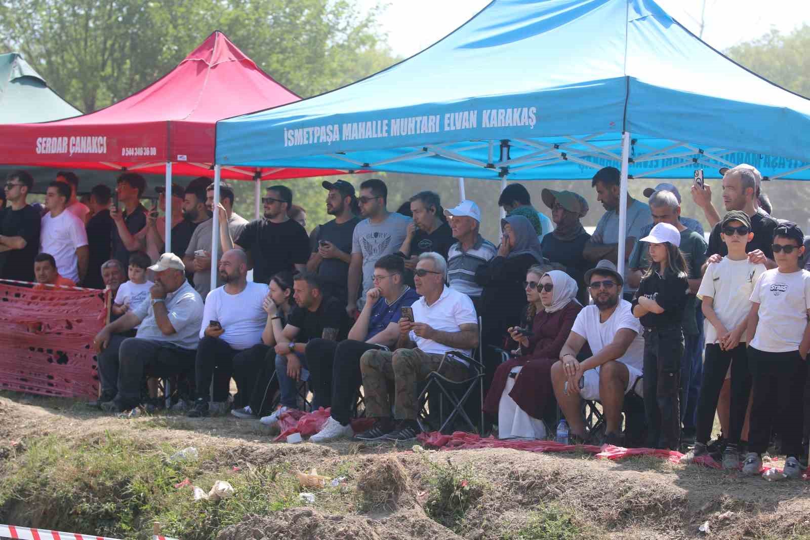 Ormanın kalbinde nefes kesen mücadele: 62 araç aynı parkurda