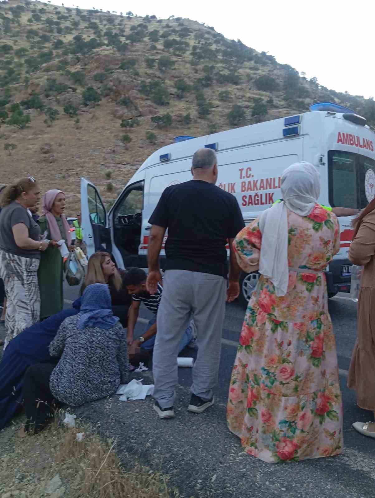 Mardin’de iki otomobil çarpıştı: 9 yaralı