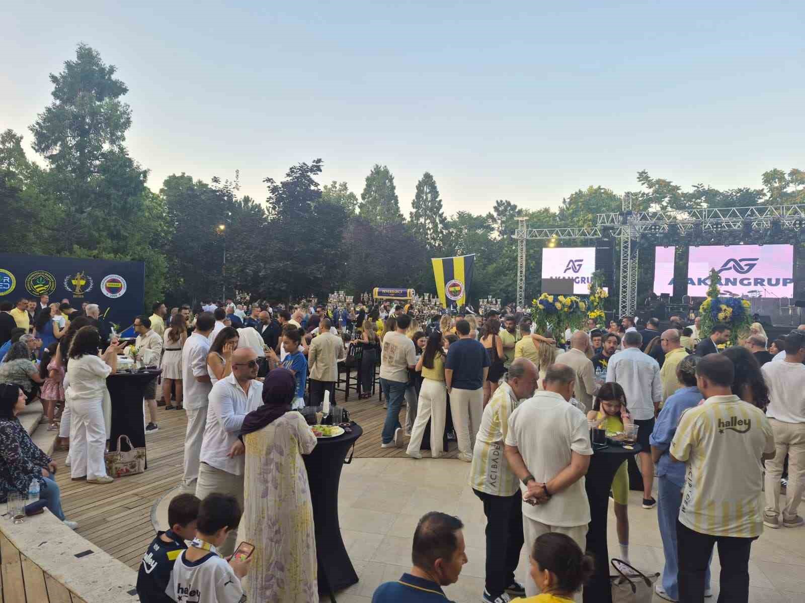 Ankara’da "19 Temmuz Dünya Fenerbahçeliler Günü" Kıraç konseriyle kutlandı