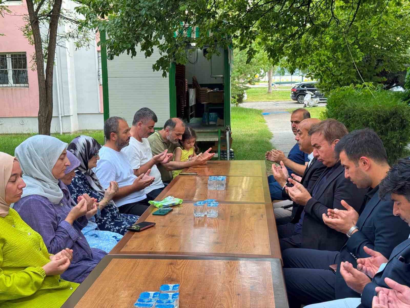 Vali Aydoğdu, eski Vali Yardımcısı Baştürk’ün ailesine başsağlığı diledi