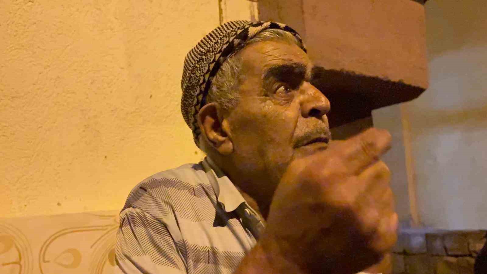 Yürümekte zorluk çeken babasının tekerlekli sandalyesini ateşe verdi