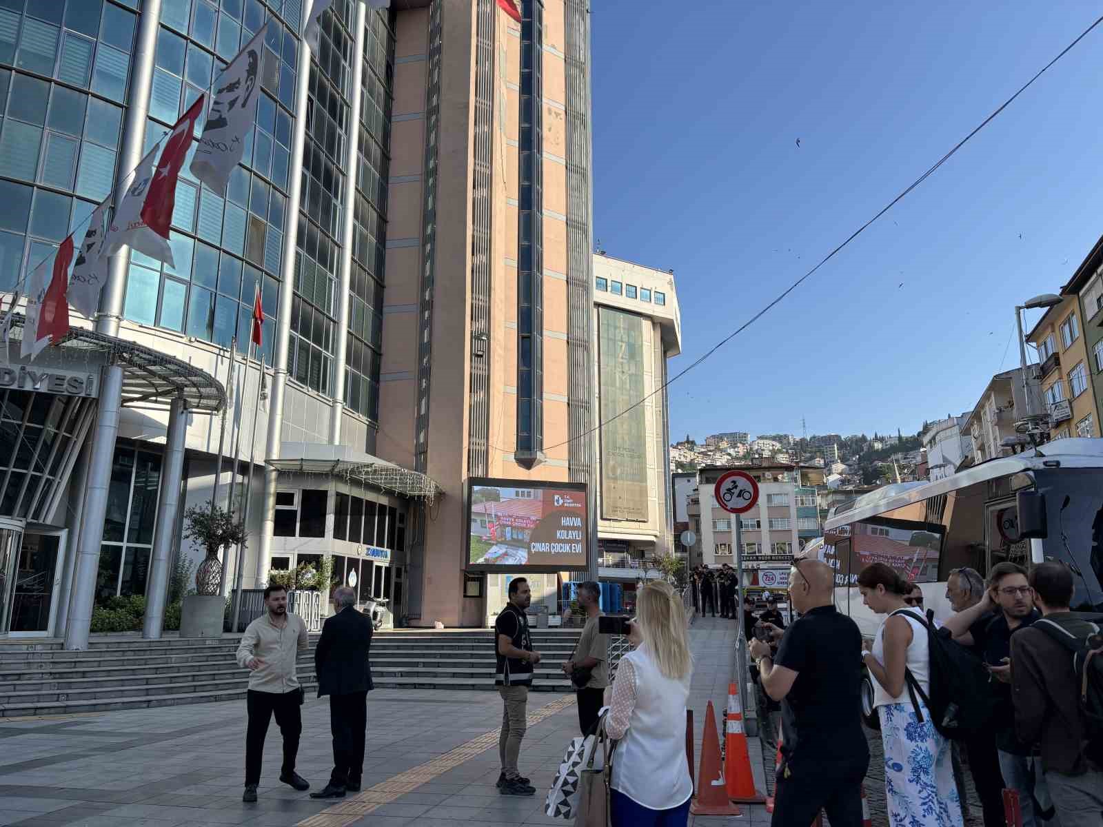 İzmit Belediye Başkanı Hürriyet ve eşi gözaltına alındı