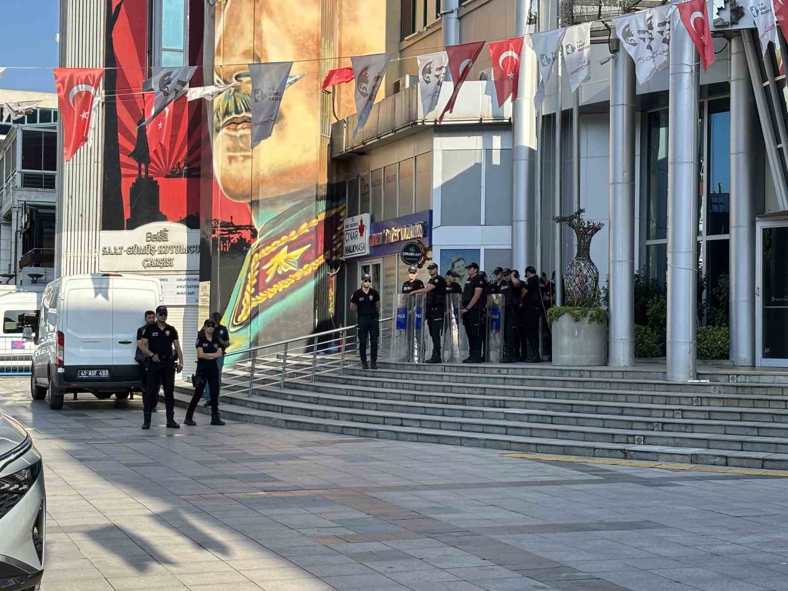 İzmit Belediye Başkanı Hürriyet ve eşi gözaltına alındı