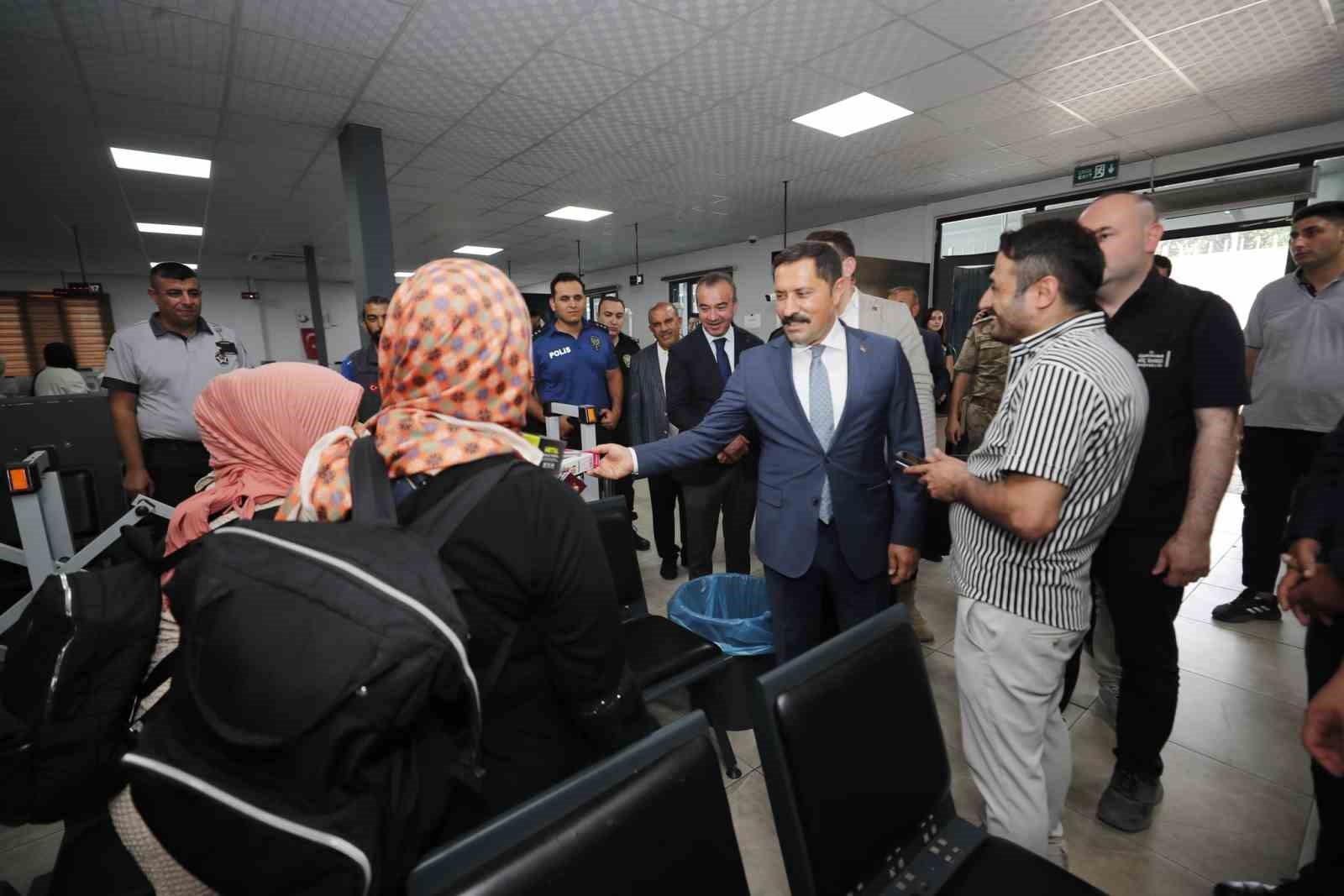 Cilvegözü’nde Suriyelilerin ülkelerine dönüşü sürüyor