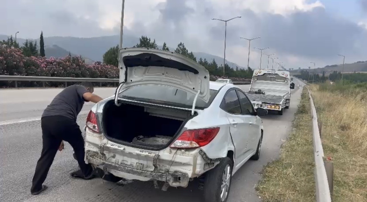 Osmaniye’de kontrolden çıkan otomobil bariyerlere çarptı: 1 yaralı