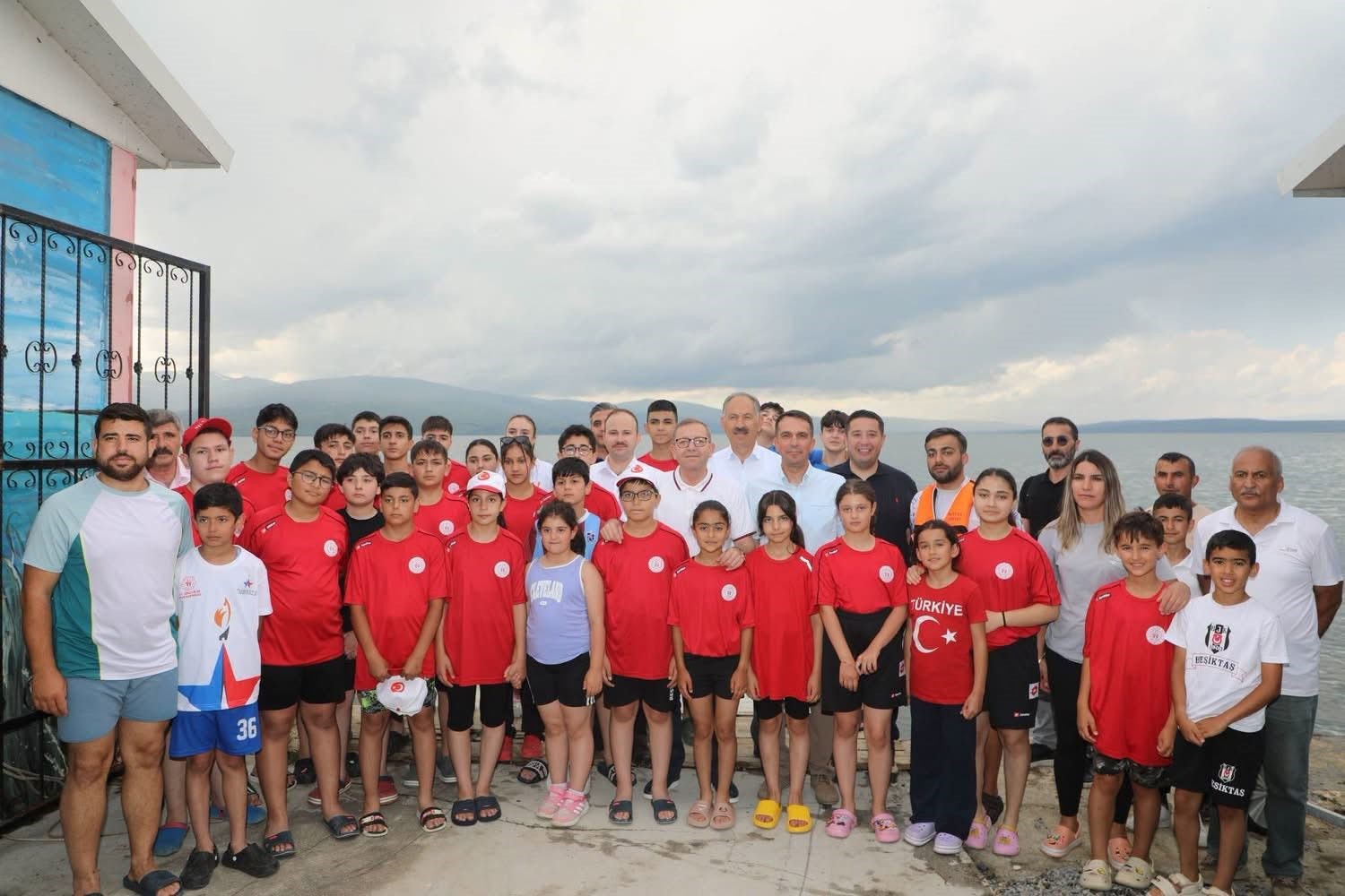 Kars’ta yelken heyecanı Çıldır Gölü’nde başladı: 32 sporcu Anadolu Ligi için hazırlanıyor