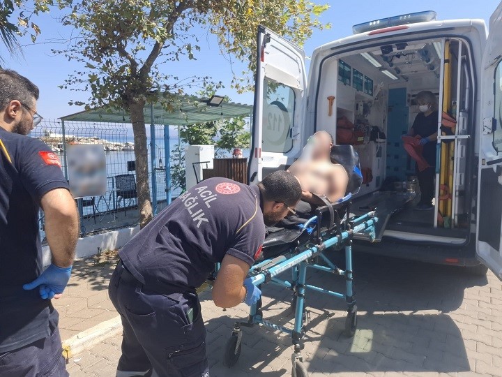 Gezi teknesinde rahatsızlanan şahsın yardımına Sahil Güvenlik yetişti