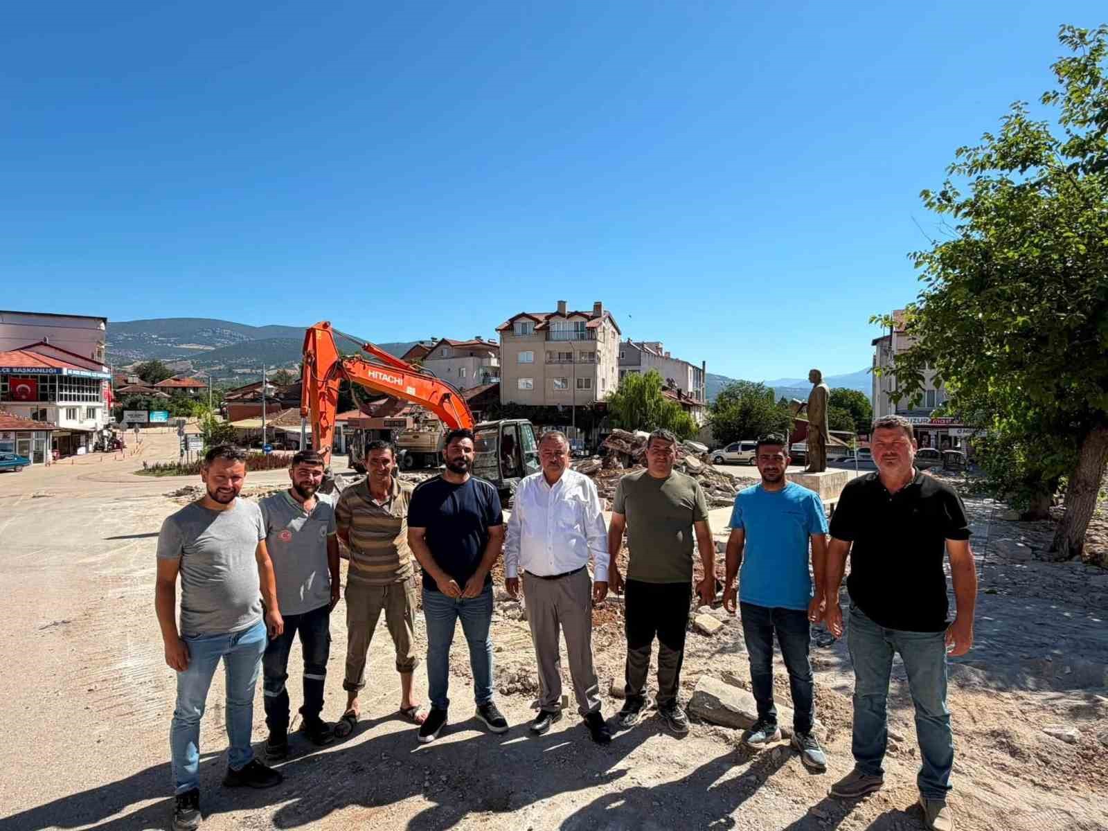 Beyağaç Çarşı Meydanı modern bir görünüme kavuşuyor