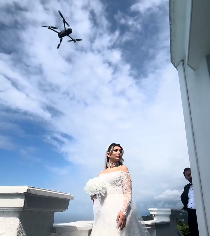 Sıcaktan bunalan gelini dron ile serinletti