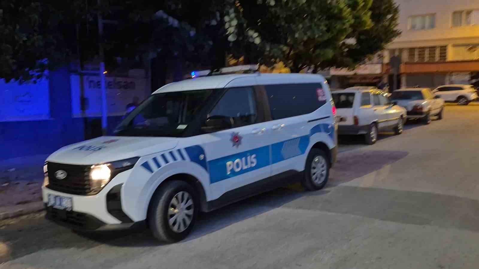 Alkol alıp bayılan şahıstan yardım etmeye çalışan ekiplere tepki: "Sen beni tanıyor musun?"