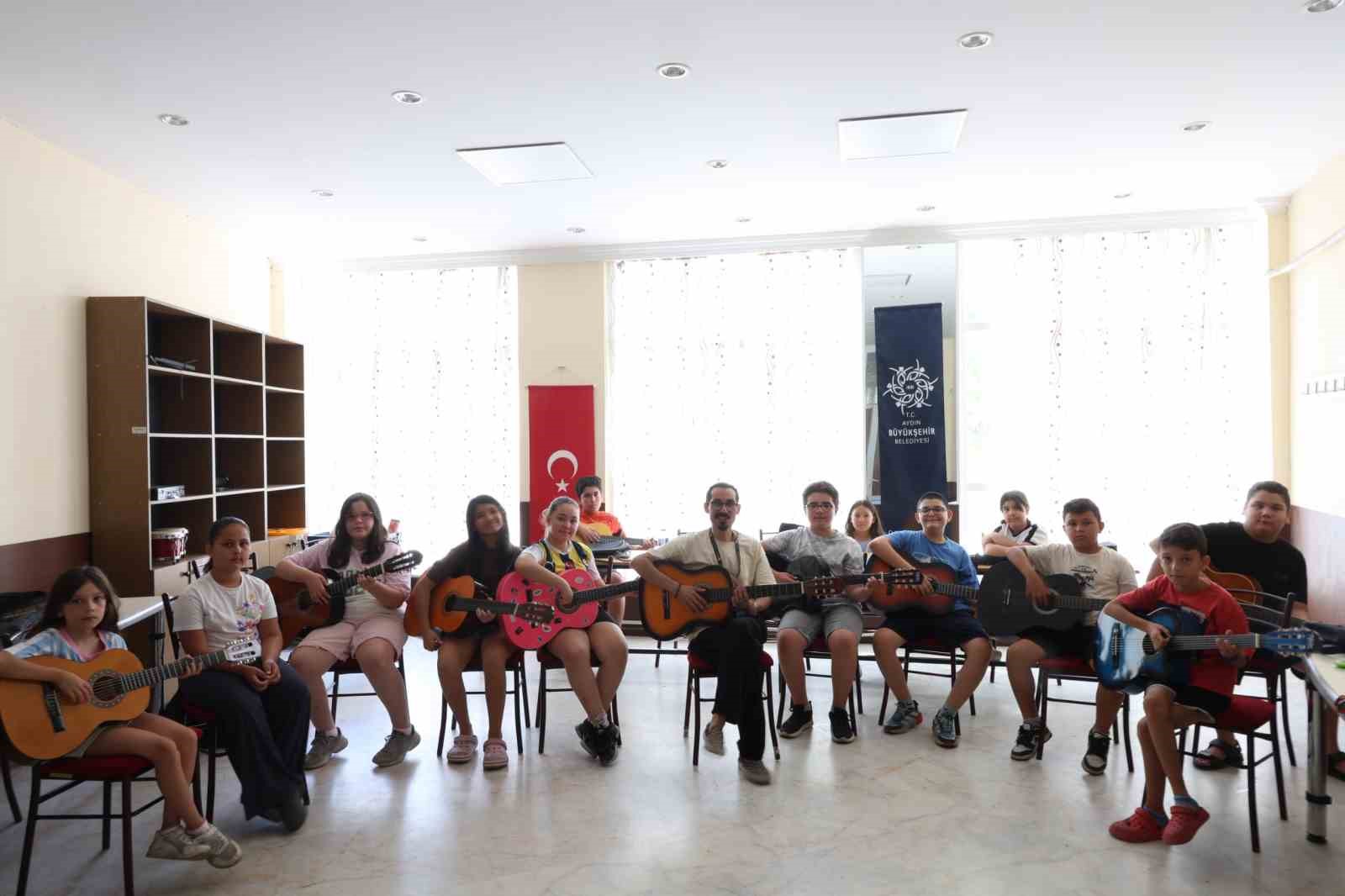 Aydın’da çocuklar sanatla buluşuyor