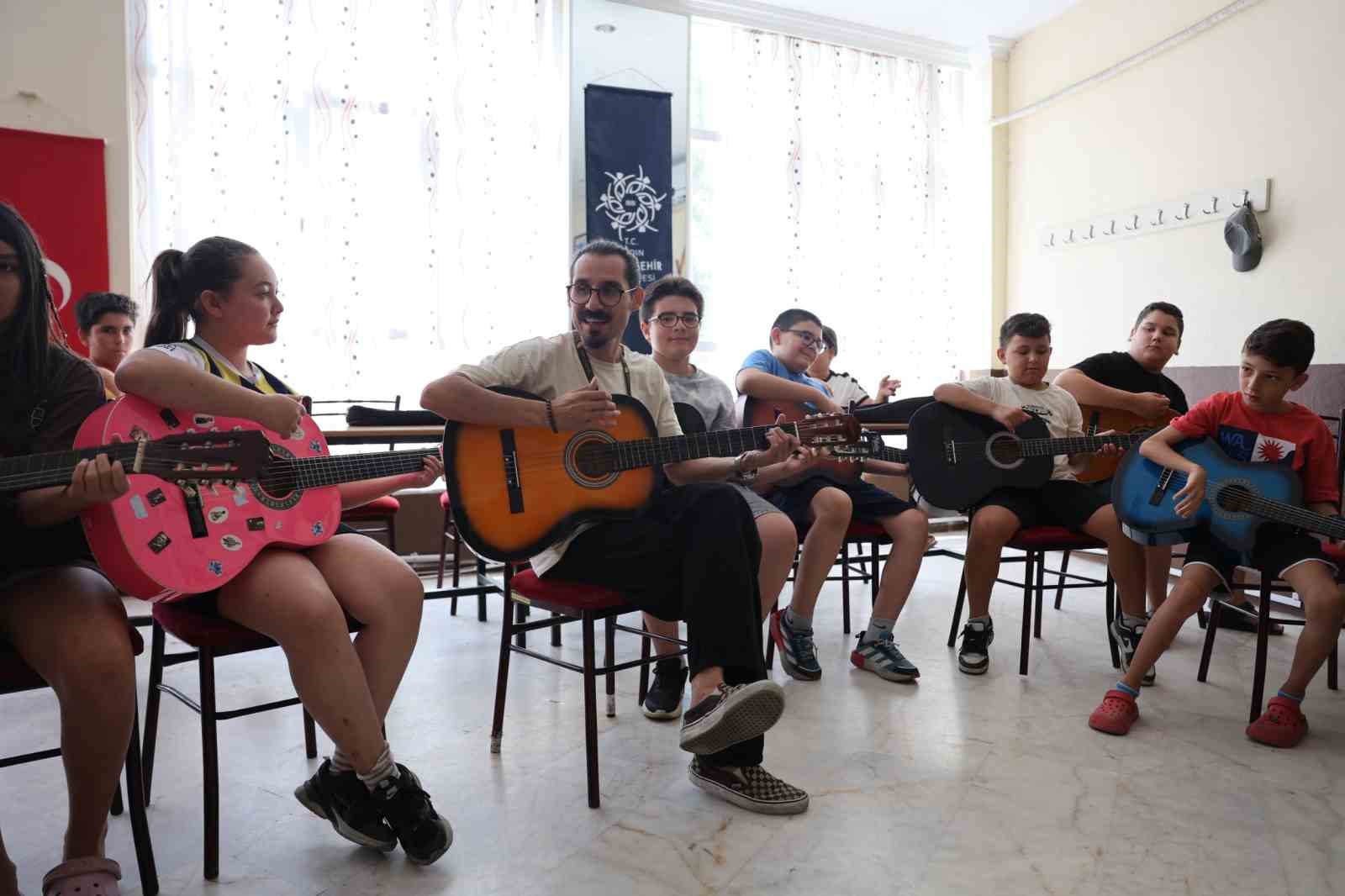 Aydın’da çocuklar sanatla buluşuyor