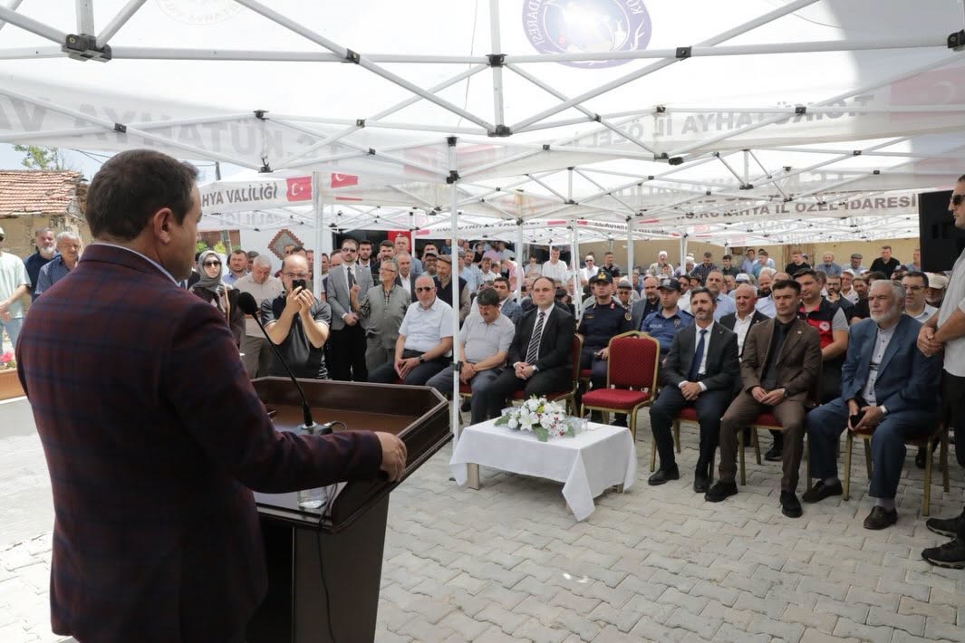Aslanapa Dere köyü camii ibadete açıldı