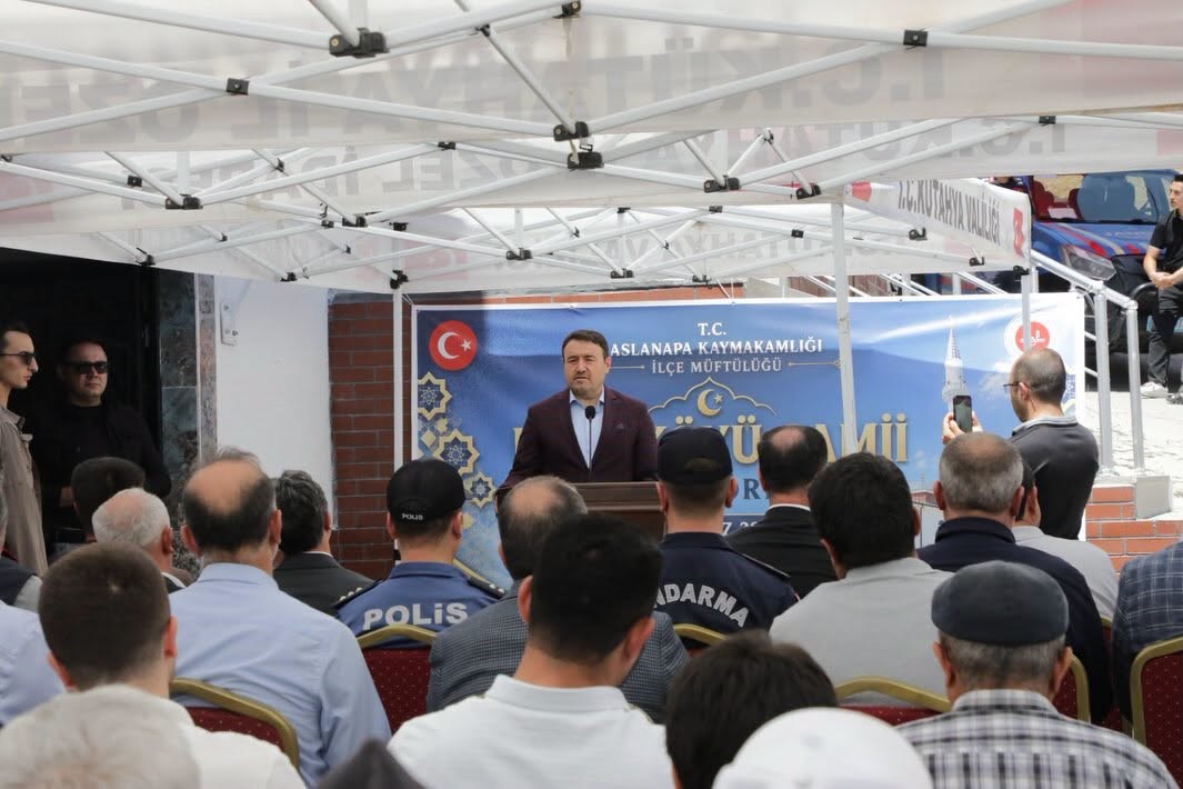 Aslanapa Dere köyü camii ibadete açıldı