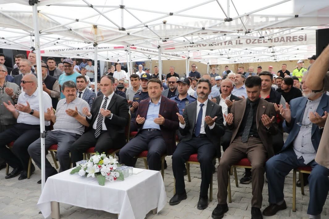 Aslanapa Dere köyü camii ibadete açıldı