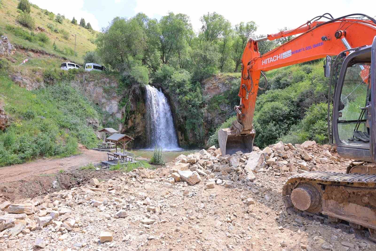 Sırakayalar Şelalesi’nde çevre düzenleme çalışmaları sürüyor