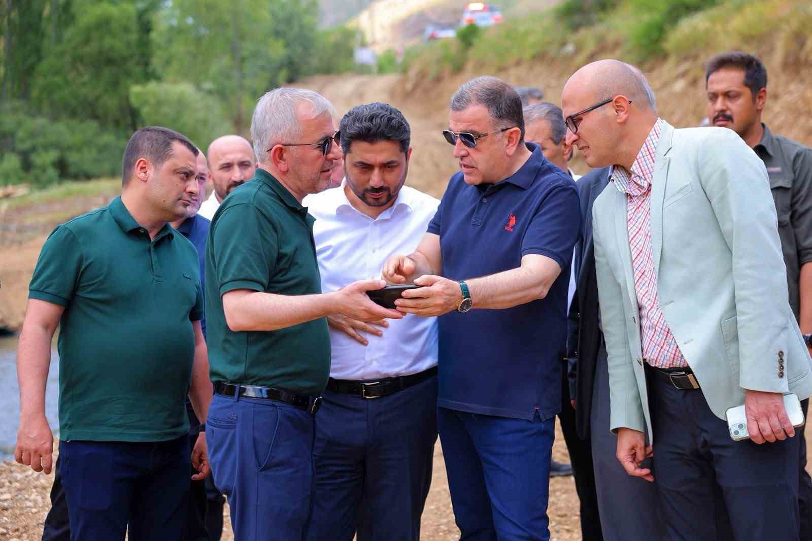 Sırakayalar Şelalesi’nde çevre düzenleme çalışmaları sürüyor