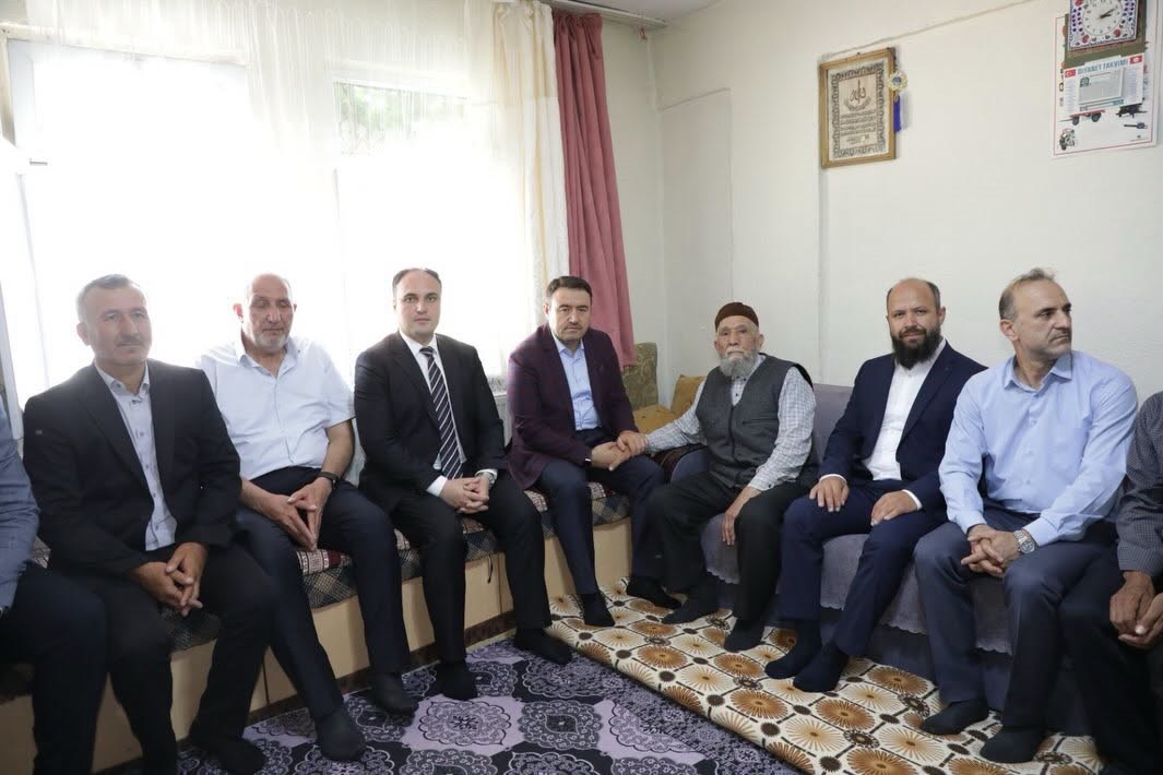 Kütahya Valisi, görev gazisi Mehmet Torun’u evinde ziyaret etti