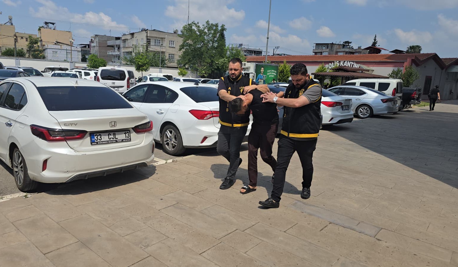 Çarşaf giyip keşif yaptılar, 40 dakikada servet çaldılar