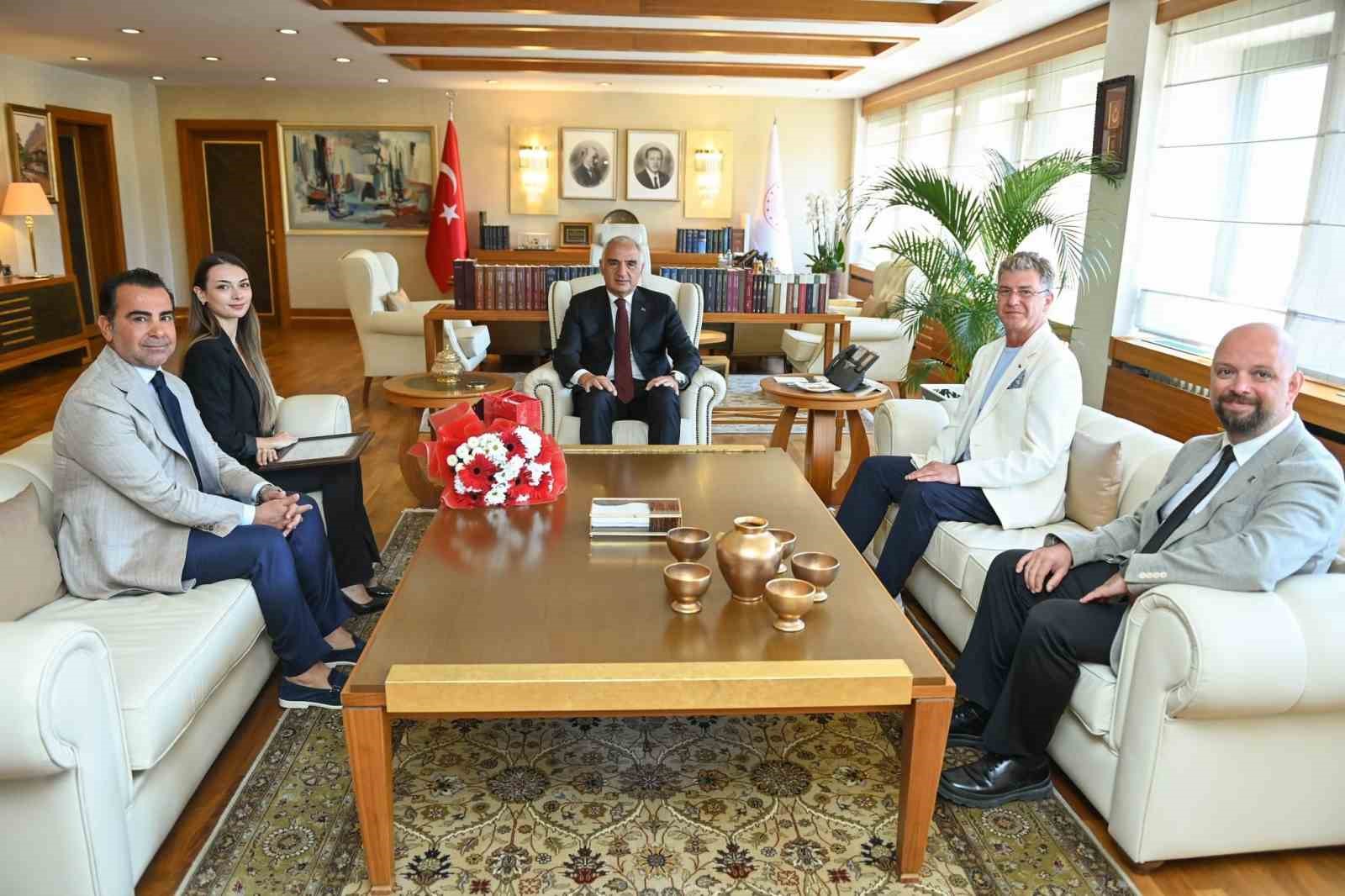Bakan Ersoy’dan Bolşoy Tiyatrosu’nda tarihi başarıya imza atan Nilay Tahiroğlu’na tebrik