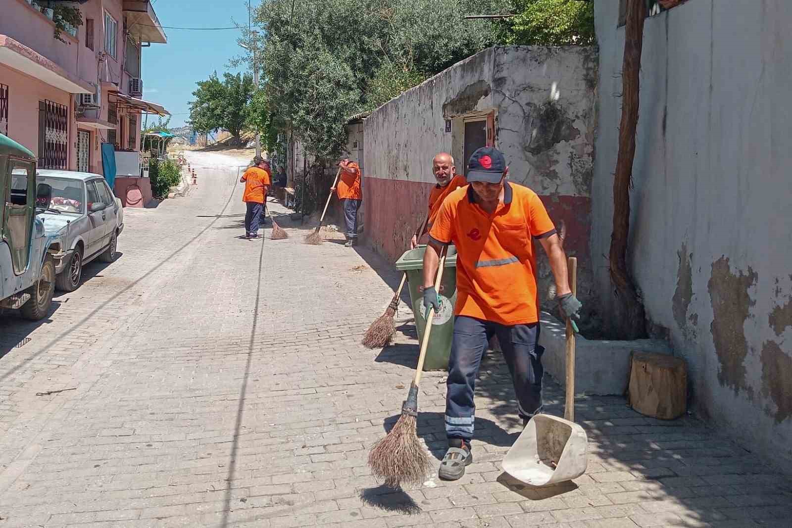 Efeler’de temizlik çalışmaları devam ediyor