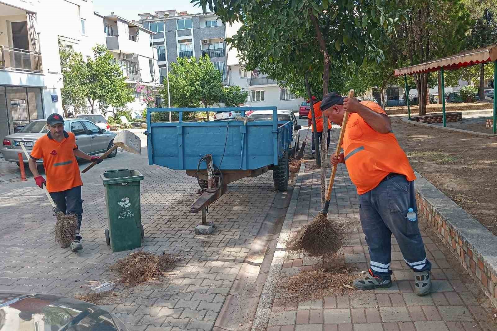Efeler’de temizlik çalışmaları devam ediyor