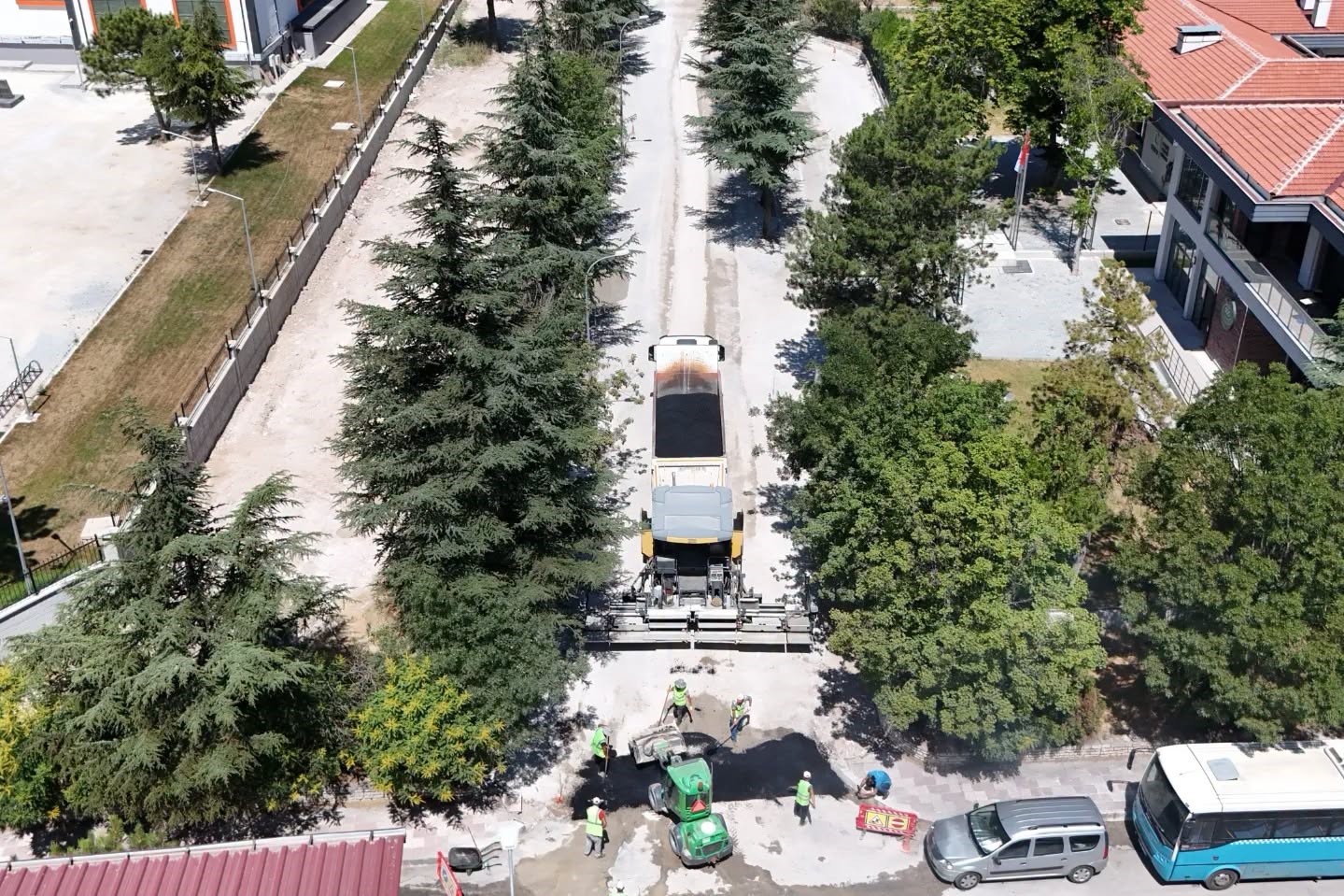 Başkan Kahveci, 30 Ağustos Mahallesi’ndeki çalışmaları yerinde inceledi