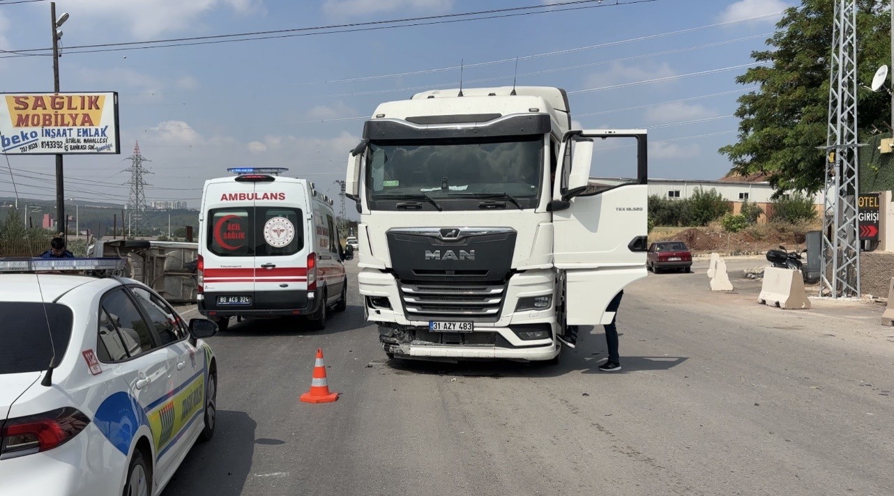 Osmaniye’de tanker ile otomobil çarpıştı: 2 yaralı