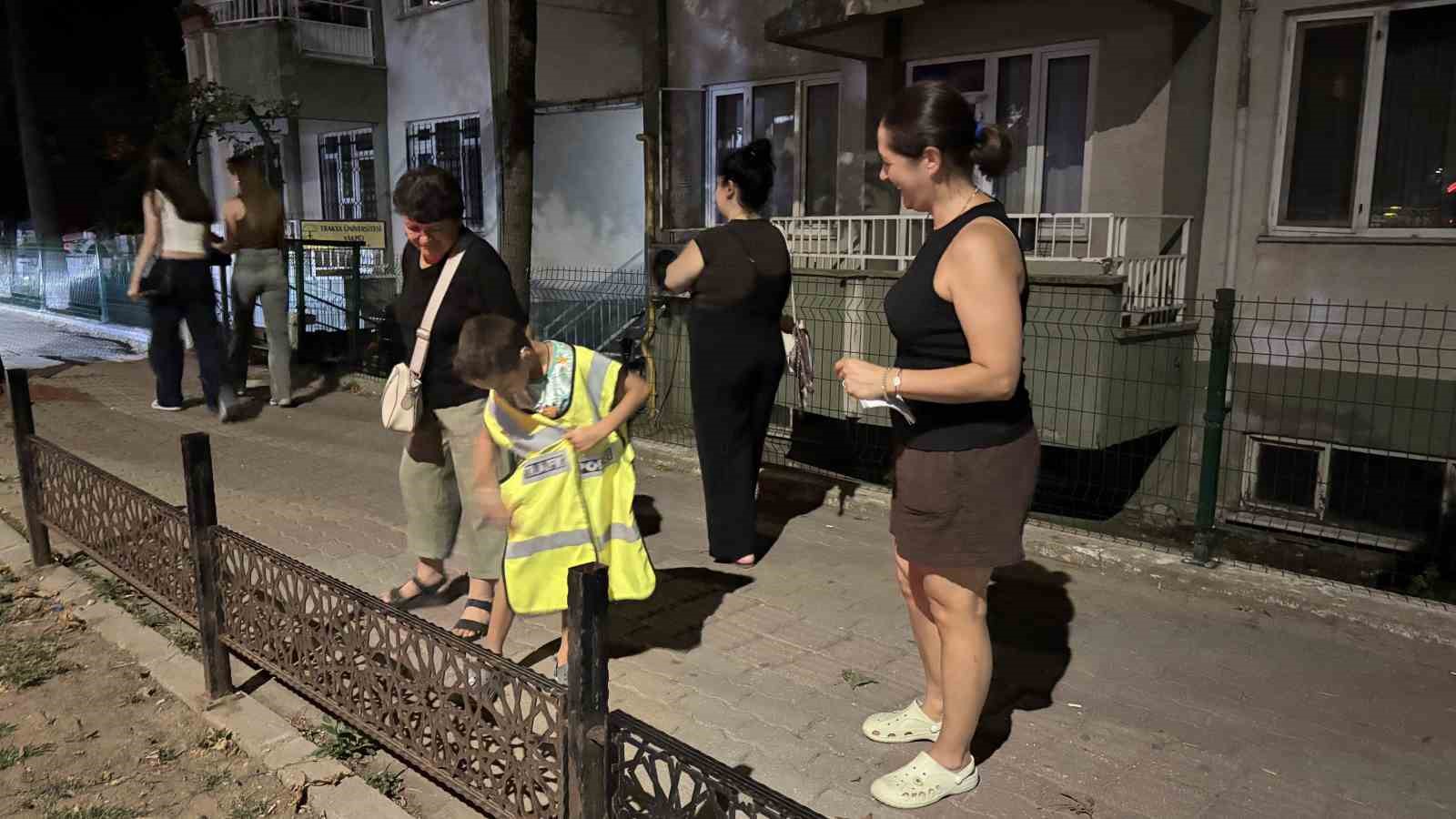 Trafik polislerinden işitme engelli kardeşlere yürek ısıtan sürpriz