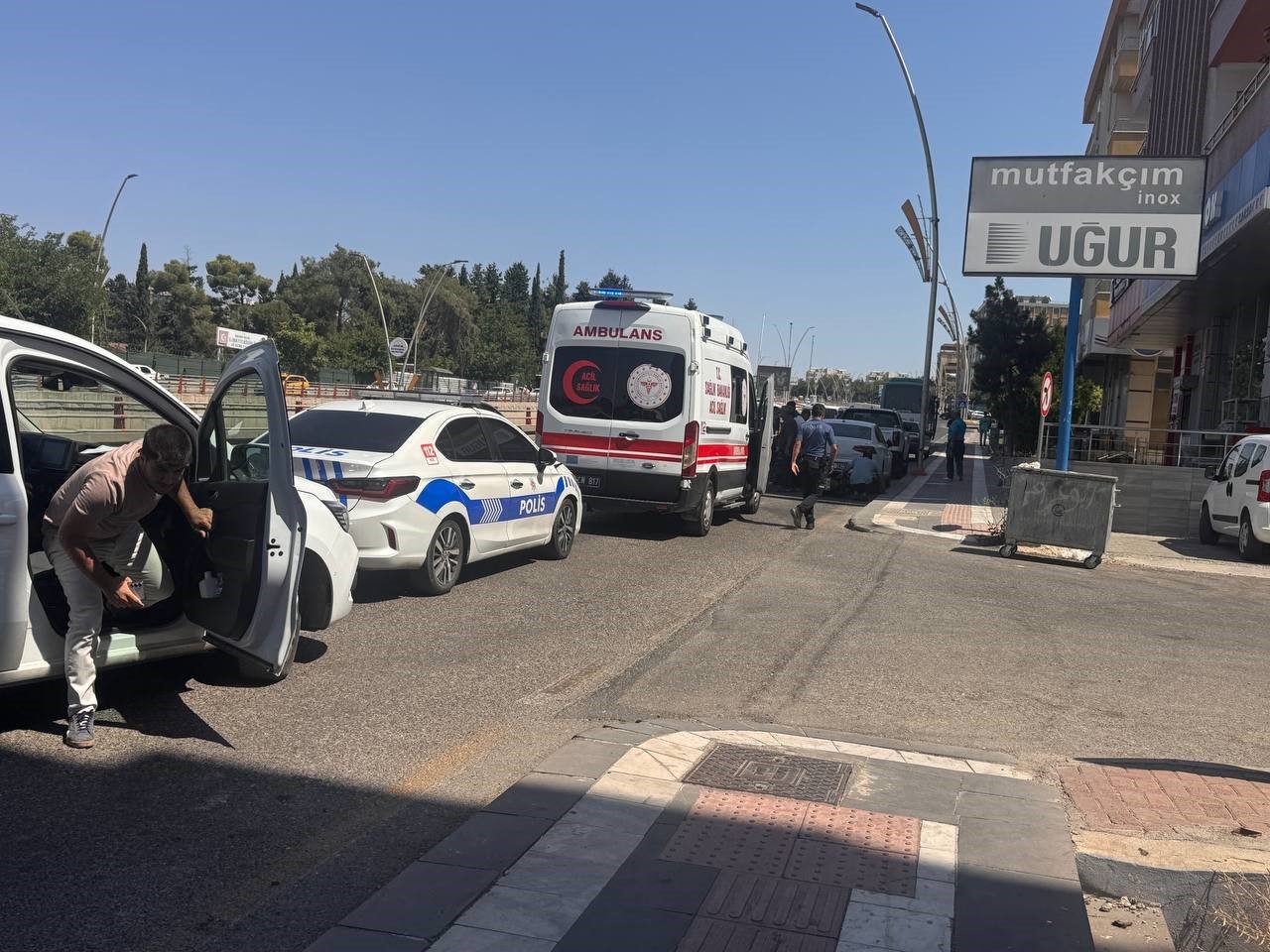 Kontrolden çıkarak devrilen motosikletin sürücüsü yaralandı