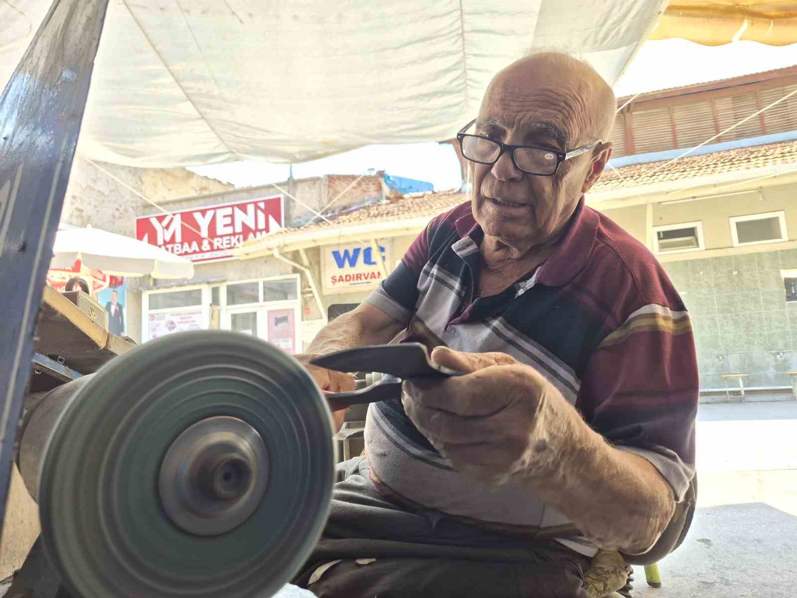 Yarım asırlık dükkanın büyük derdi: "Elimizden her iş geliyor, ama çırak gelmiyor!"