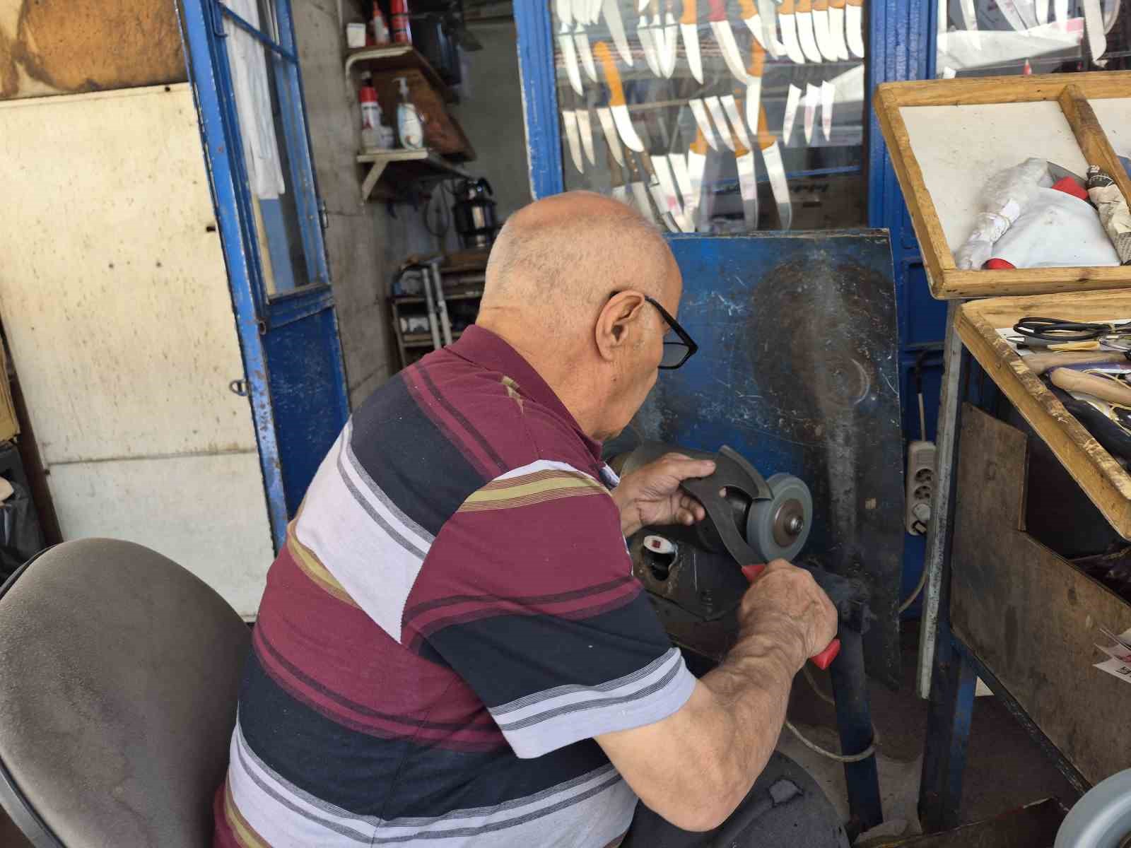 Yarım asırlık dükkanın büyük derdi: "Elimizden her iş geliyor, ama çırak gelmiyor!"